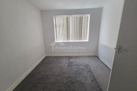 2 bedroom semi-detached bungalow to rent, Selbourne Rd, Dewsbury