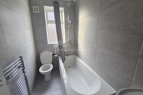 2 bedroom semi-detached bungalow to rent, Selbourne Rd, Dewsbury