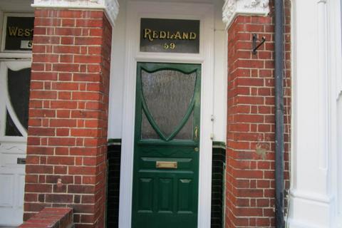 2 bedroom flat to rent, GfF   Warrior Square, Southend On Sea