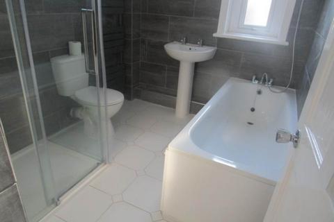 2 bedroom flat to rent, GfF   Warrior Square, Southend On Sea
