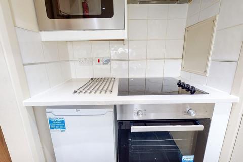 Studio to rent, Anson Road
