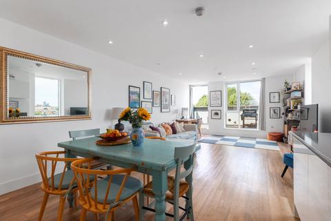 2 bedroom flat for sale, Greenside Road, London W12