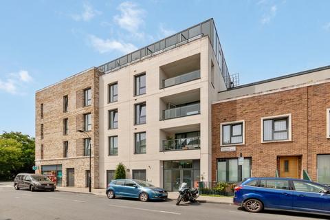 2 bedroom flat for sale, Greenside Road, London W12