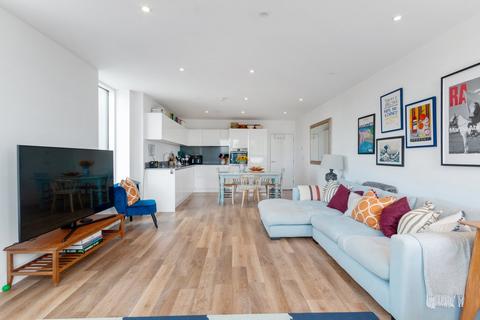 2 bedroom flat for sale, Greenside Road, London W12