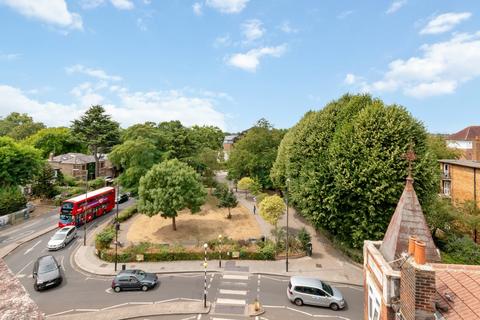 2 bedroom flat for sale, Greenside Road, London W12