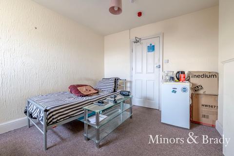 1 bedroom in a house share to rent, High Street, Lowestoft, NR32