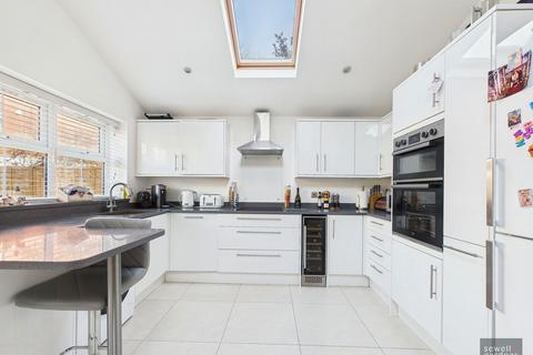 3 bedroom detached house for sale, Byewaters, Watford, WD18 8WJ