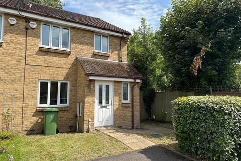 5 bedroom end of terrace house to rent, Buchan Close, Uxbridge,