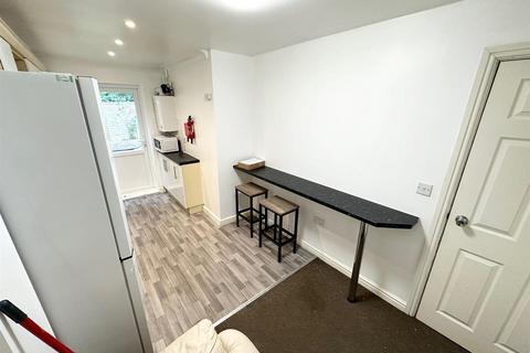 5 bedroom end of terrace house to rent, Buchan Close, Uxbridge,