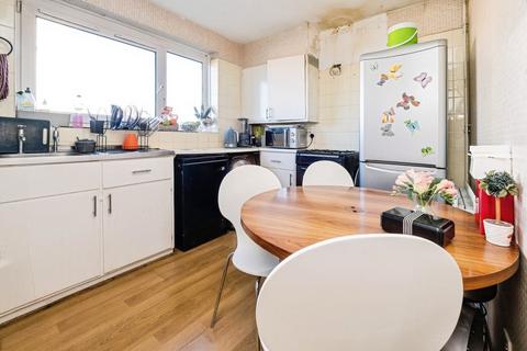 1 bedroom flat for sale, Cowbridge Lane, Barking IG11