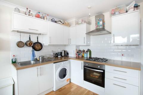 3 bedroom flat to rent, Sidney Street, London E1