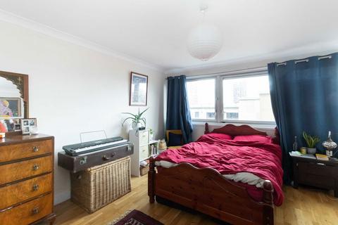 3 bedroom flat to rent, Sidney Street, London E1