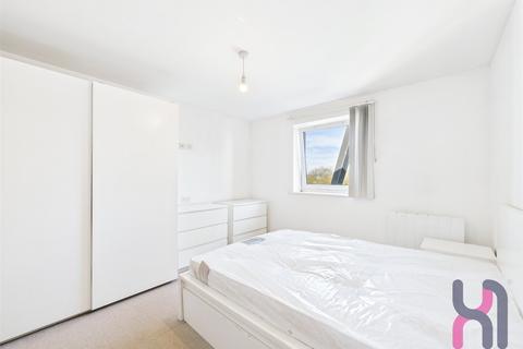 2 bedroom flat to rent, Endeavour House, 1b Elmira Way, M5