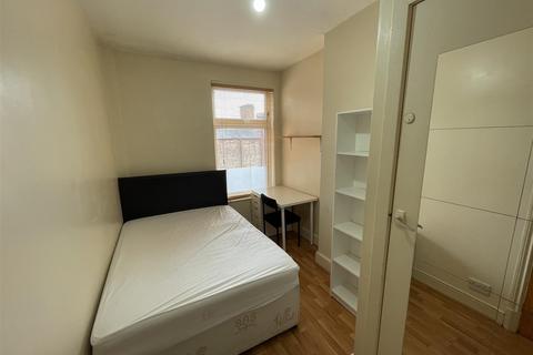3 bedroom terraced house for sale, Wilberforce Road, Leicester