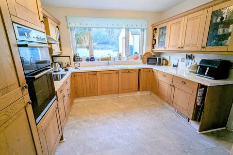 3 bedroom detached house for sale, Heol Nazareth, Pontyates, Llanelli, Carmarthenshire.