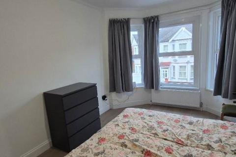 1 bedroom in a flat share to rent, Mora Road, London NW2