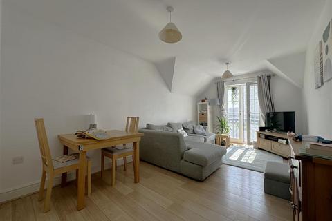 2 bedroom apartment to rent, Fleet Road, Hampshire GU51