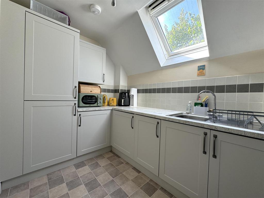 Kitchen 1 .jpeg