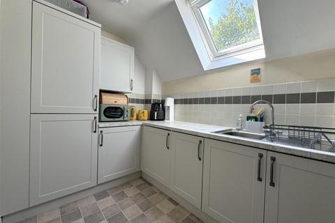2 bedroom apartment to rent, Fleet Road, Hampshire GU51