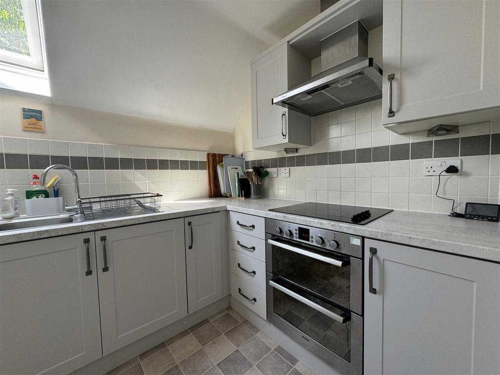 Kitchen 2.jpeg