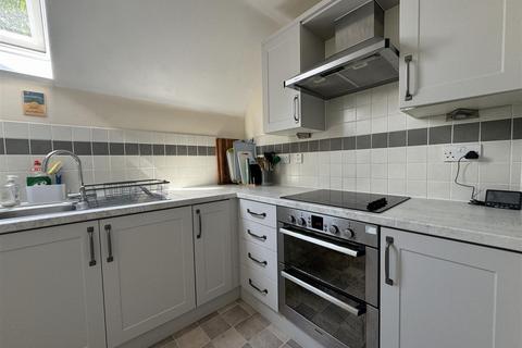 2 bedroom apartment to rent, Fleet Road, Hampshire GU51