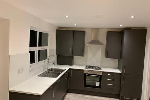 3 bedroom terraced house to rent, Romany Garden, London E17