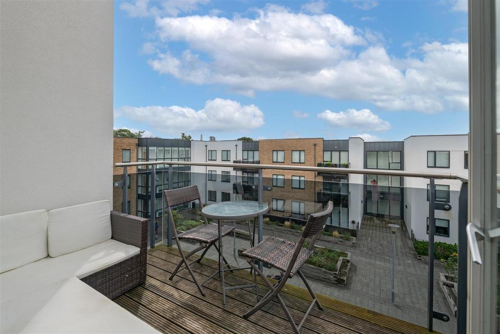 Russell Square courtyard externals -2.jpg
