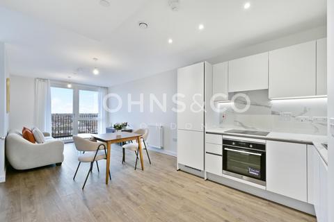Studio to rent, Hayes Village, Hayes, London, UB3