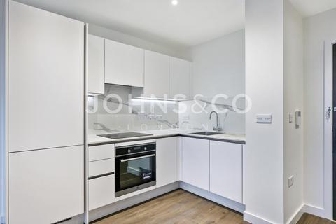 Studio to rent, Hayes Village, Hayes, London, UB3