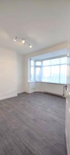 3 bedroom terraced house to rent, Tiverton Road, HA8