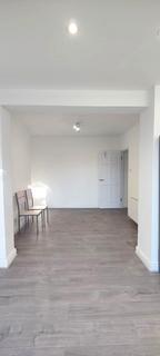 3 bedroom terraced house to rent, Tiverton Road, HA8