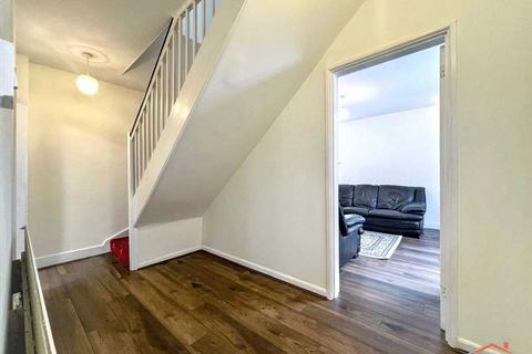 3 bedroom end of terrace house to rent, Watling Avenue, Burnt Oak