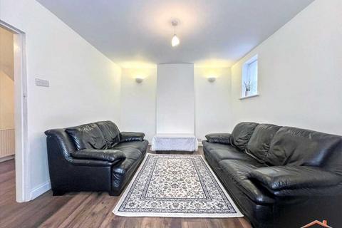 3 bedroom end of terrace house to rent, Watling Avenue, Burnt Oak