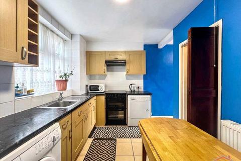 3 bedroom end of terrace house to rent, Watling Avenue, Burnt Oak