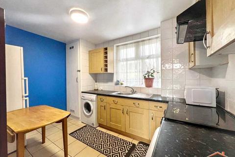 3 bedroom end of terrace house to rent, Watling Avenue, Burnt Oak