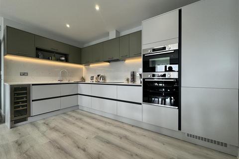 2 bedroom apartment to rent, Upper Street, Hampshire GU51