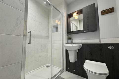 2 bedroom apartment to rent, Upper Street, Hampshire GU51