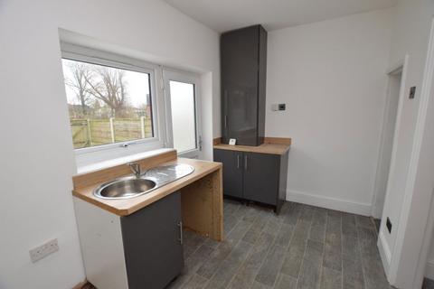 2 bedroom semi-detached house to rent, Carr Street, Hindley