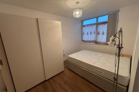 2 bedroom flat to rent, Gerry Raffles Square | Stratford | London E15