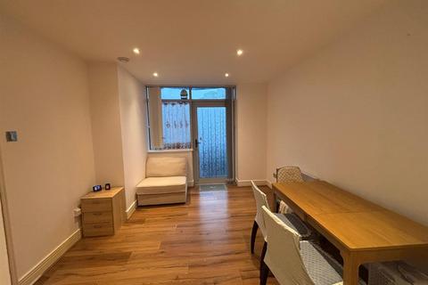 2 bedroom flat to rent, Gerry Raffles Square | Stratford | London E15