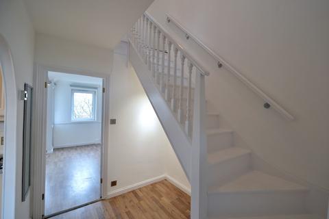 3 bedroom apartment to rent, Jamaica Road, Bromfield Court Jamaica Road, SE16