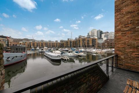3 bedroom terraced house to rent, Mews Street, London, E1W