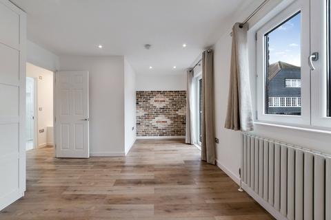 3 bedroom terraced house to rent, Mews Street, London, E1W