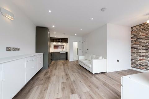 3 bedroom terraced house to rent, Mews Street, London, E1W