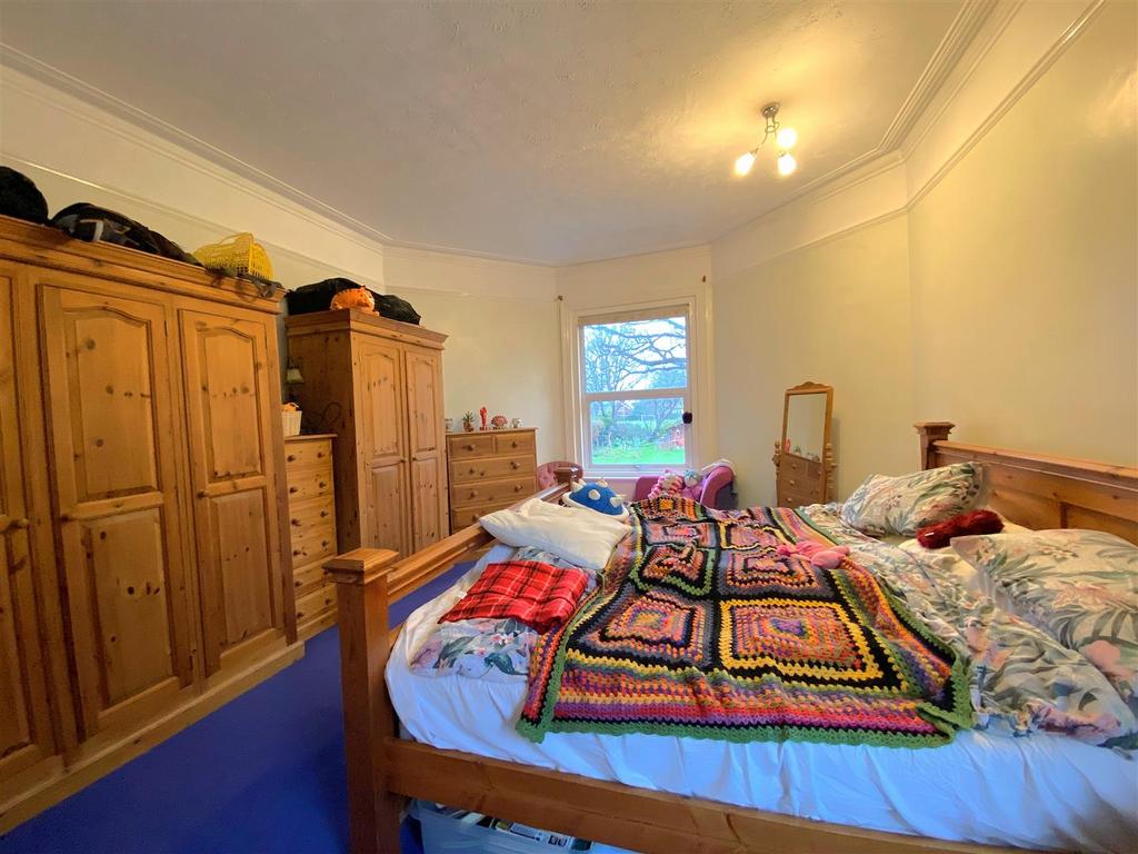 143 A Dorset Rd - Bed3.jpg