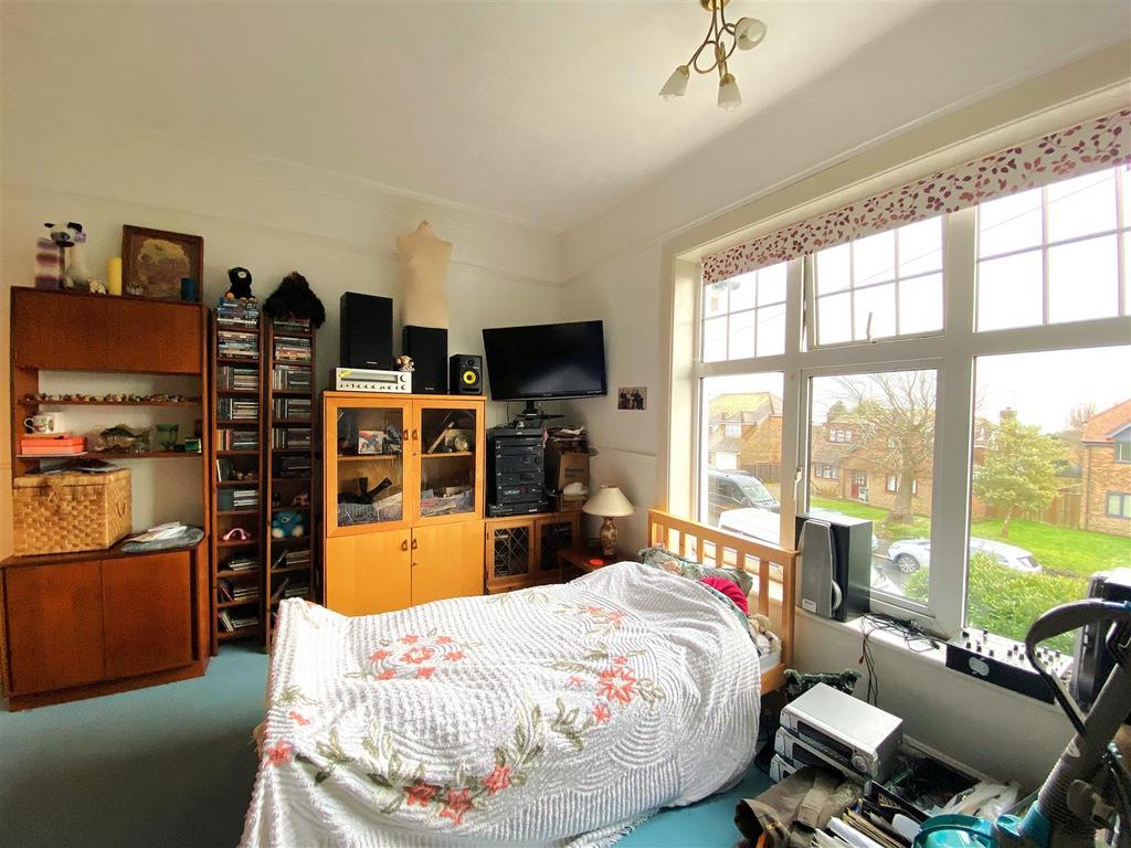 143 A Dorset Rd - Bed2.jpg