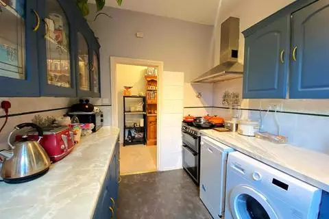 3 bedroom flat for sale - View 4