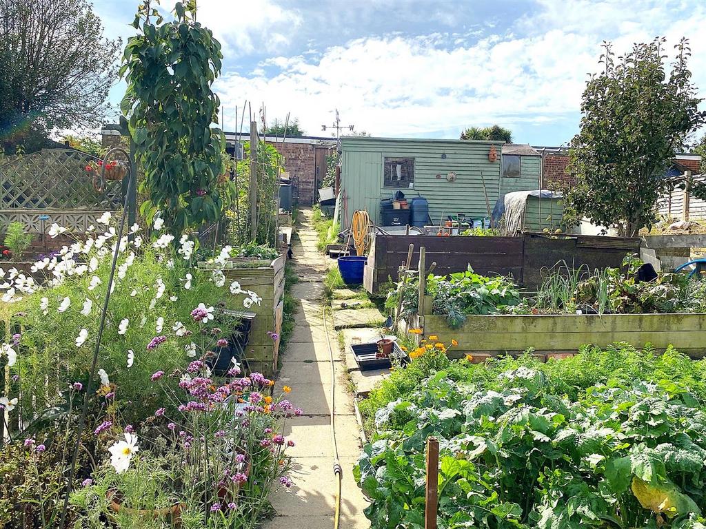 5 Lullington Close - Garden3.jpg