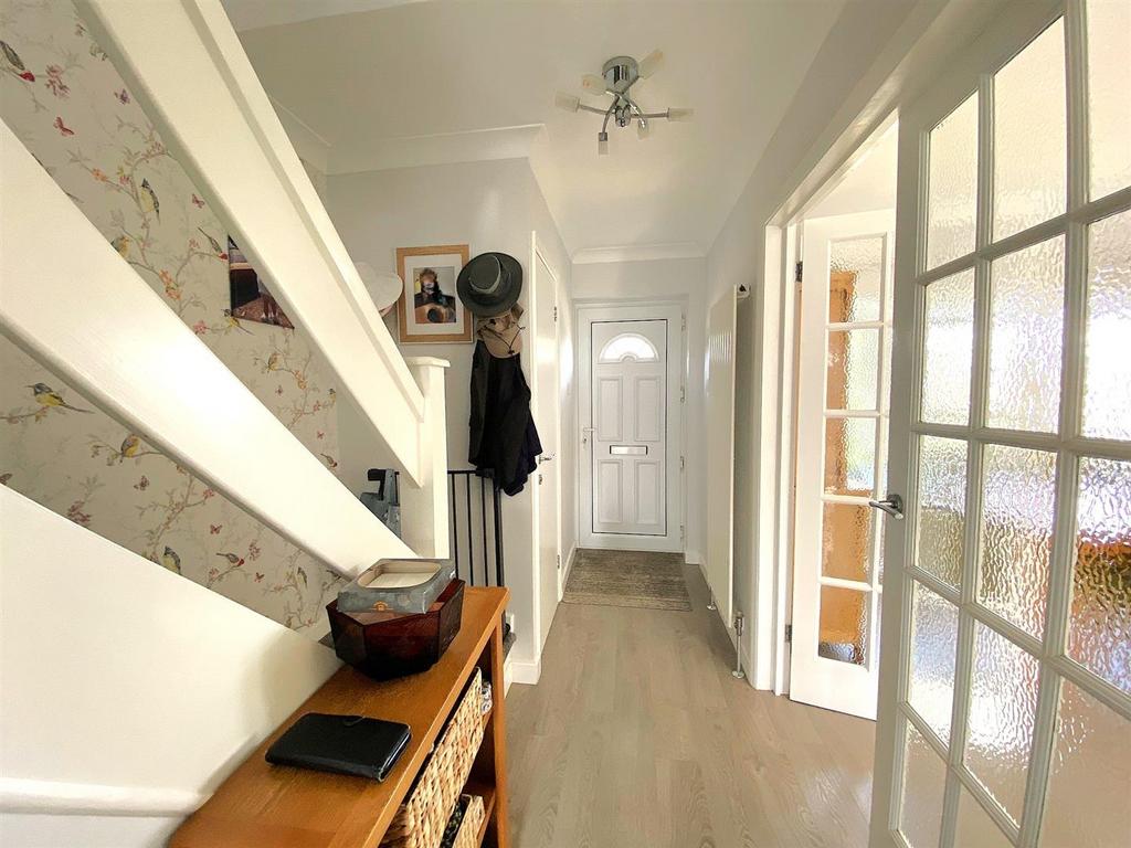 5 Lullington Close - Hall.jpg