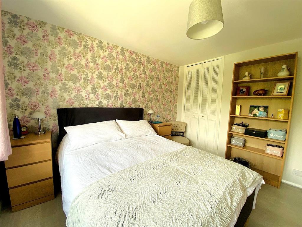 5 Lullington Close - Bed2.jpg